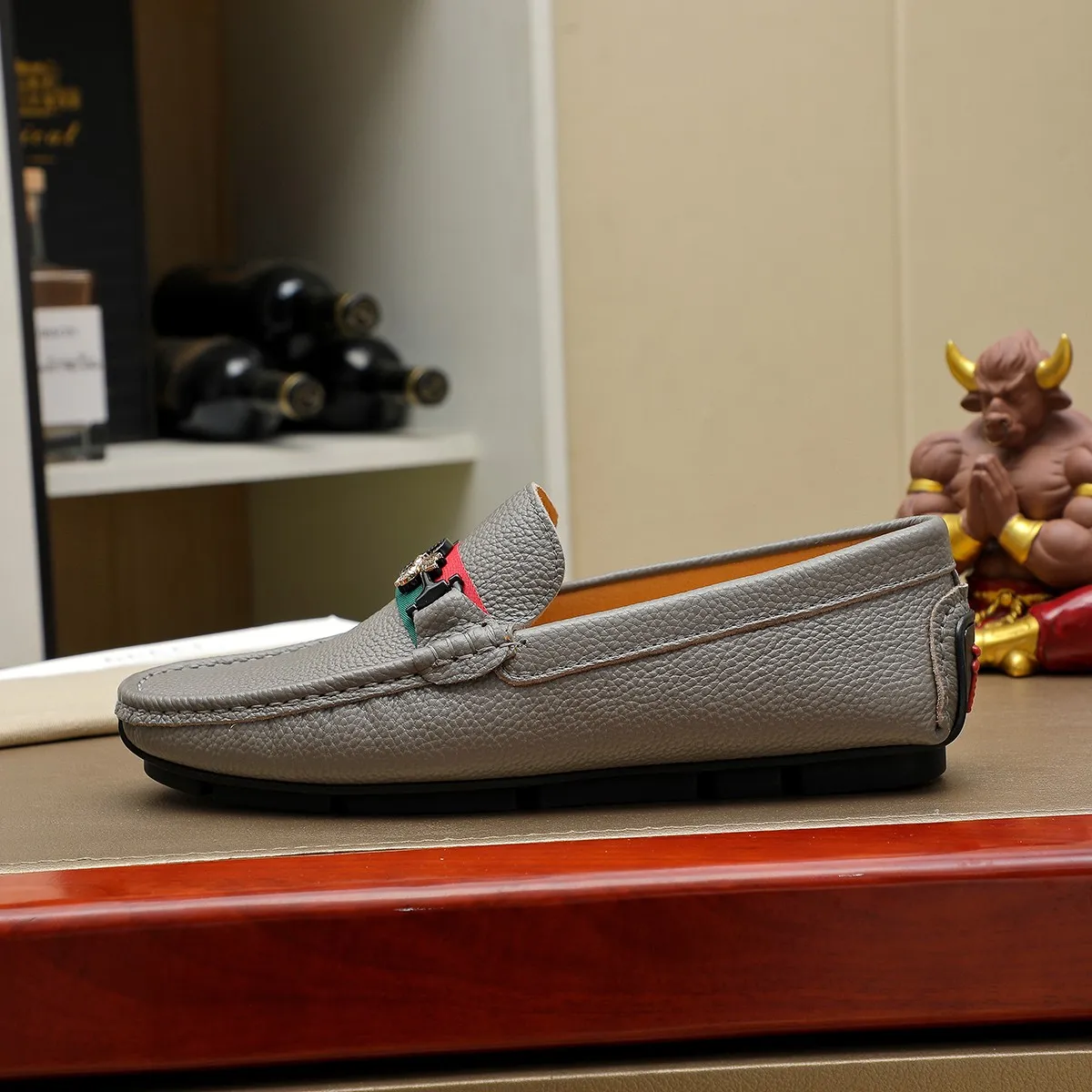 Men's shoes 💰360💰💰GUCCI Gucci official website synchronizes the latest model 🛃The upper is made of imported cowhide, 🐷leather lining, rubber outsole, 🎩🎩top-notch handcrafted workmanship with fine stitches and threads🔍definitely satisfy those perfectionist men who pursue high luxury quality 👏 Colors available! Code number 38-45 Large quantity in stock